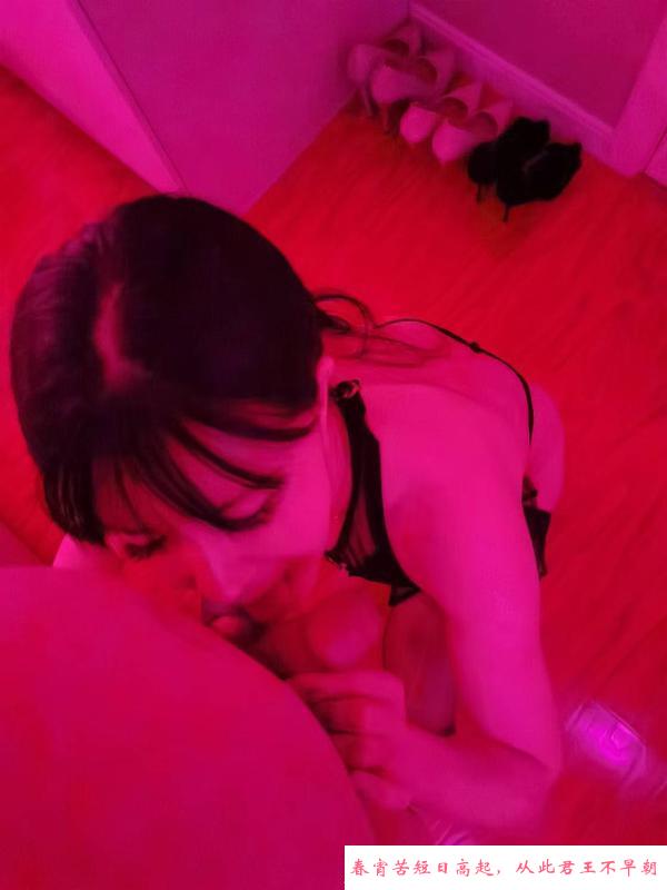 风韵翘臀小骚货 第3张