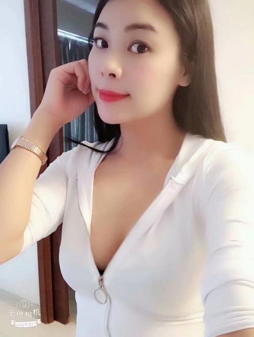 松江万达广场甜甜 第1张