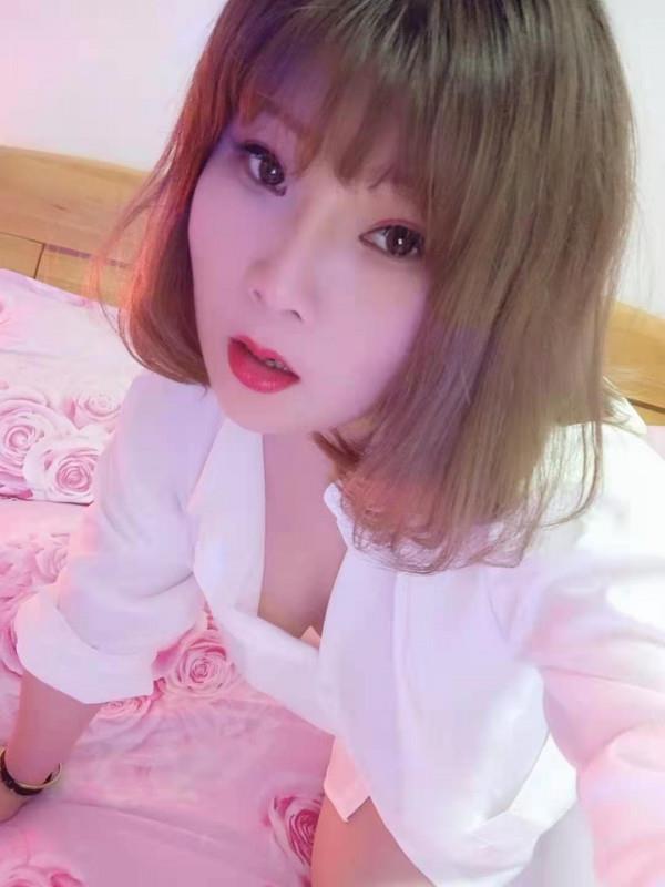 大胸风骚女 第3张