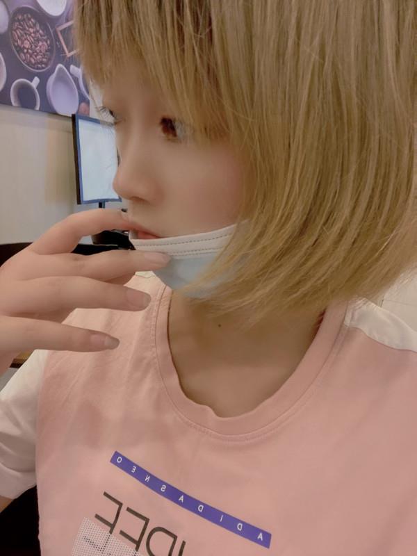 态度很好的00后小嫩妹 第2张