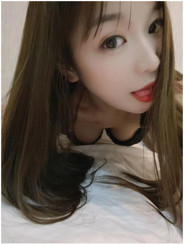 20岁嫩妹芸芸 第2张