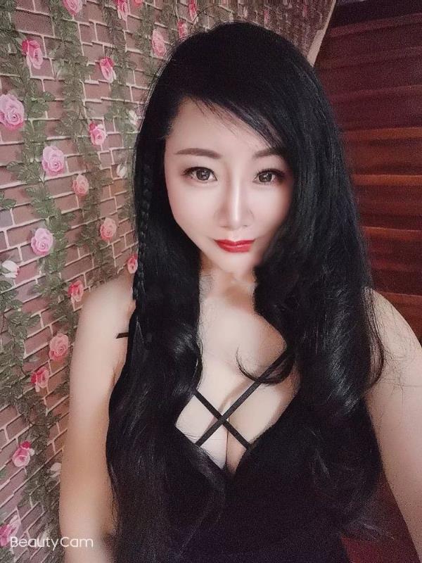 长腿黑丝姐姐 第1张