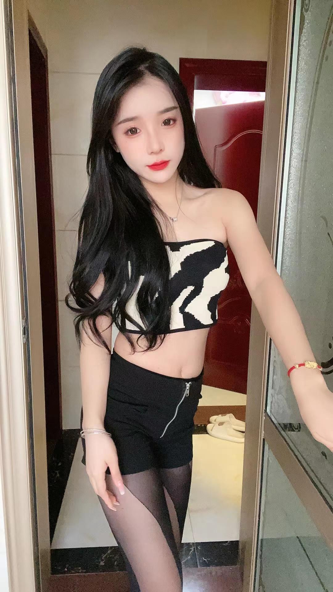 河东妹子，身材好，制服诱惑，b紧，水多 第4张