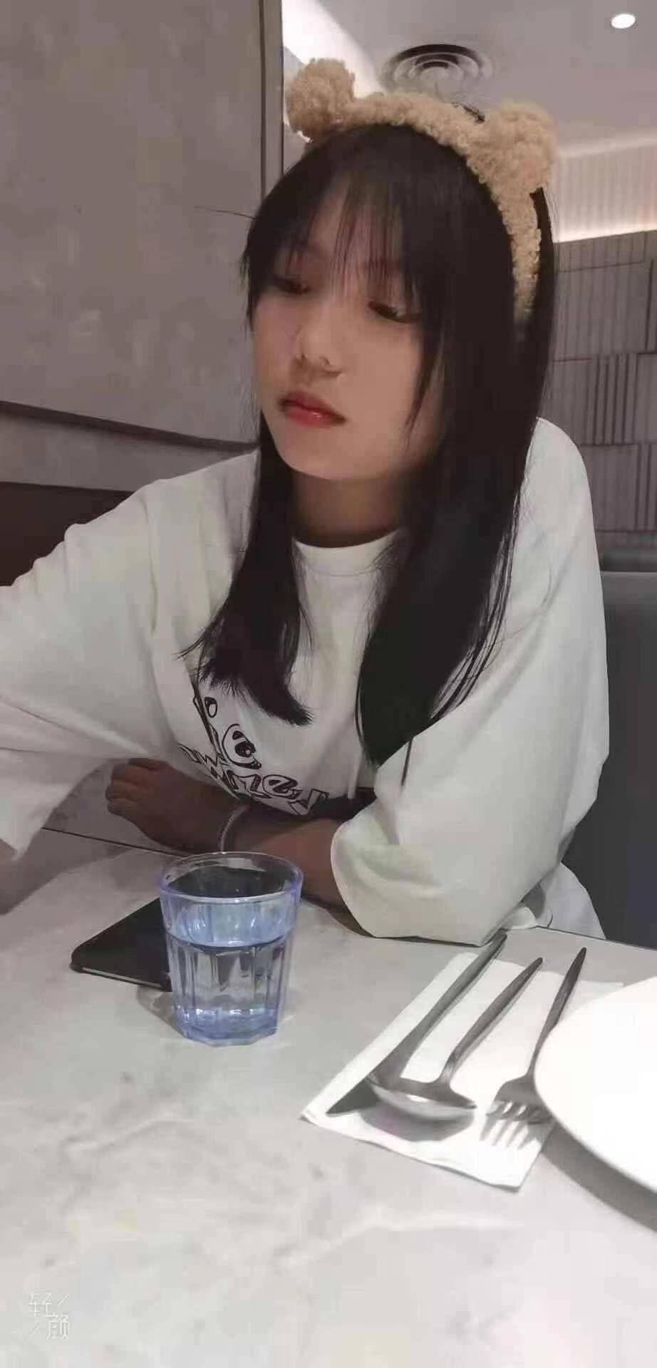 青春可人的重庆妹,主动接吻的小女友劲儿 第1张